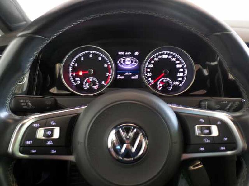 Volkswagen Golf Highline R-Line