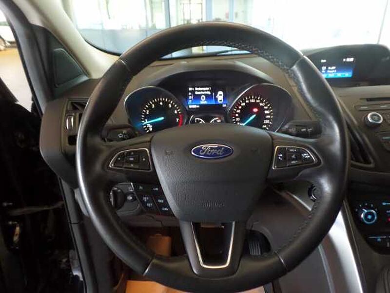 Ford Kuga 1,5+Winter-Paket+PDC+WR+KAM