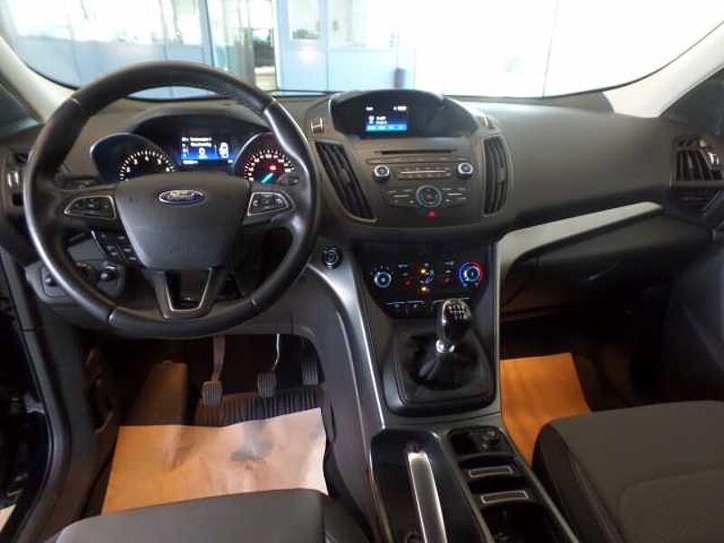 Ford Kuga 1,5+Winter-Paket+PDC+WR+KAM